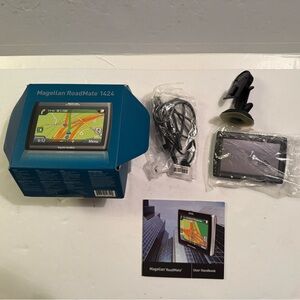 Magellan RoadMate 1424 GPS with Accessories
